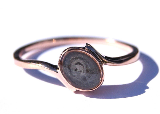 8mm Tilted Oval Ring – 14K Rose Gold