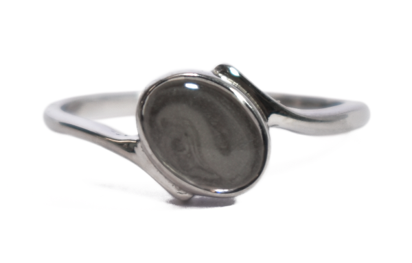 8mm Tilted Oval Ring – 14K White Gold